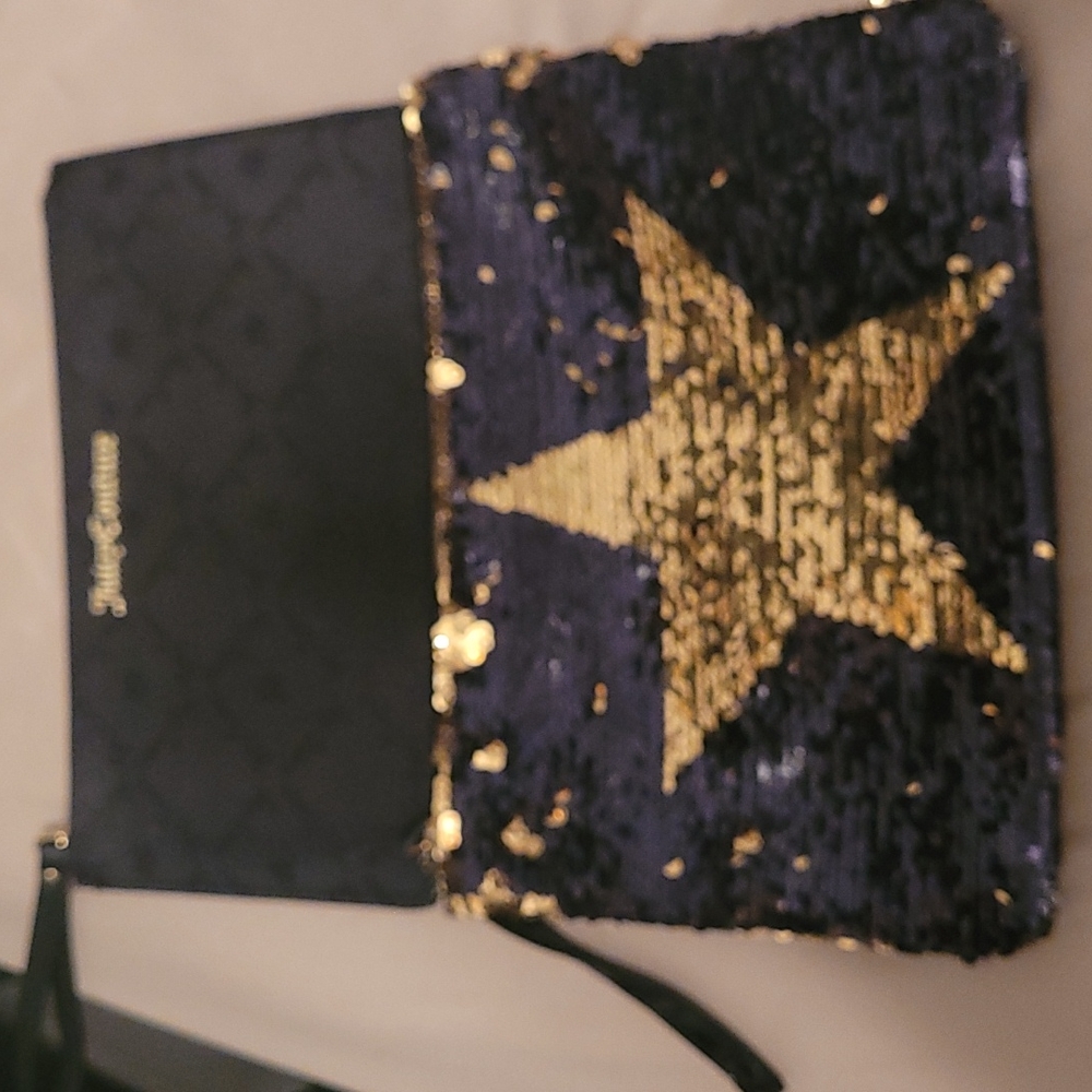 2 Black Clutches